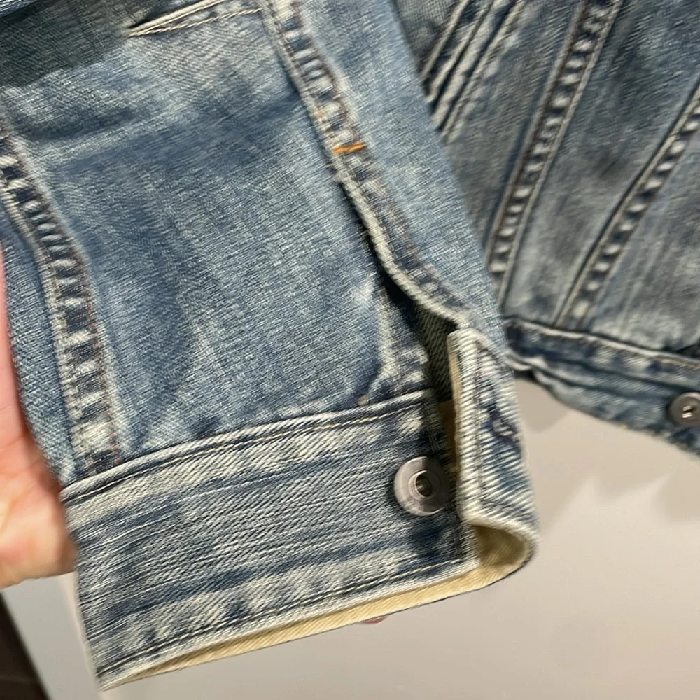 NWOT Gap kids distressed unisex denim jean school casual jacket. Size Large